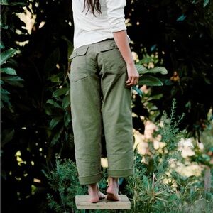 Imogene + Willie Blake military trouser in olive, size small.